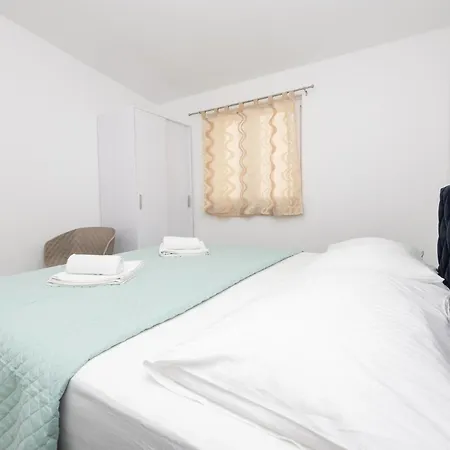 3 Макарська