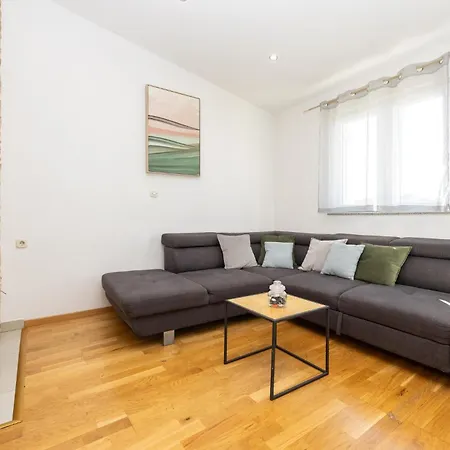 3 * Макарська