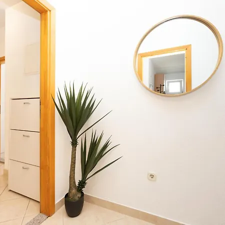 Stunning In Apartment Makarska