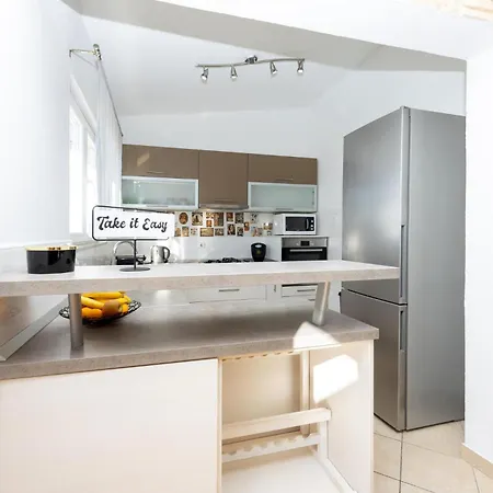 3 * Makarska