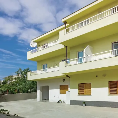 Stunning In Apartment Makarska