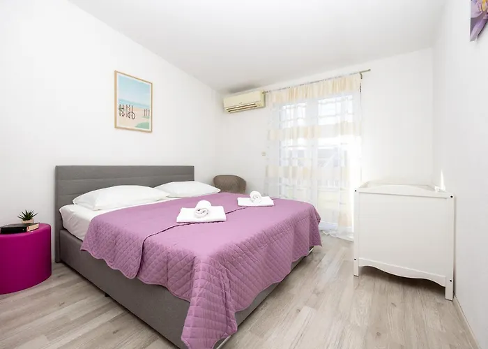 Apartament 3 *